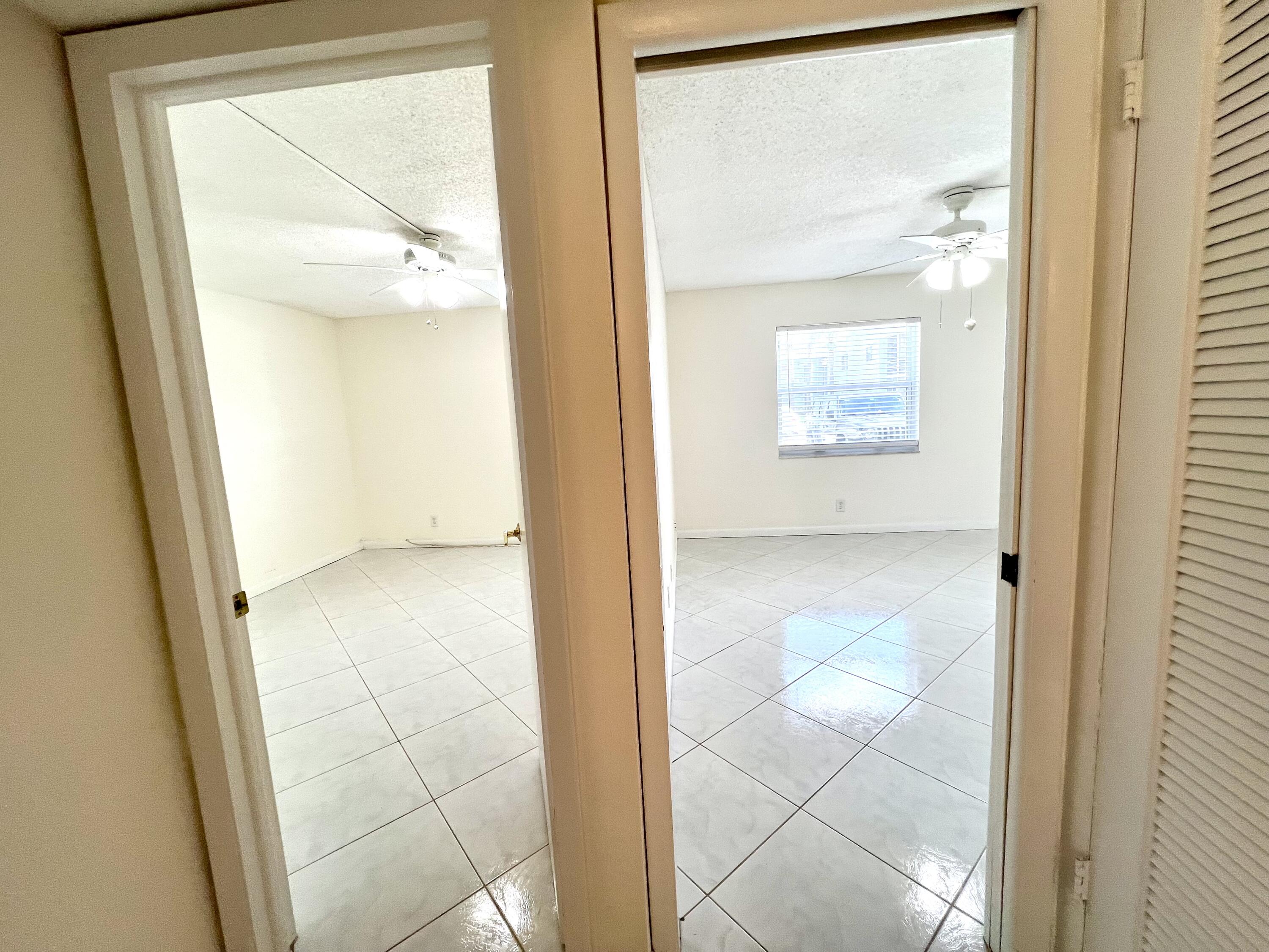 60 Normandy B Delray Beach, FL 33484 - Photo 14 of 48 Hallway