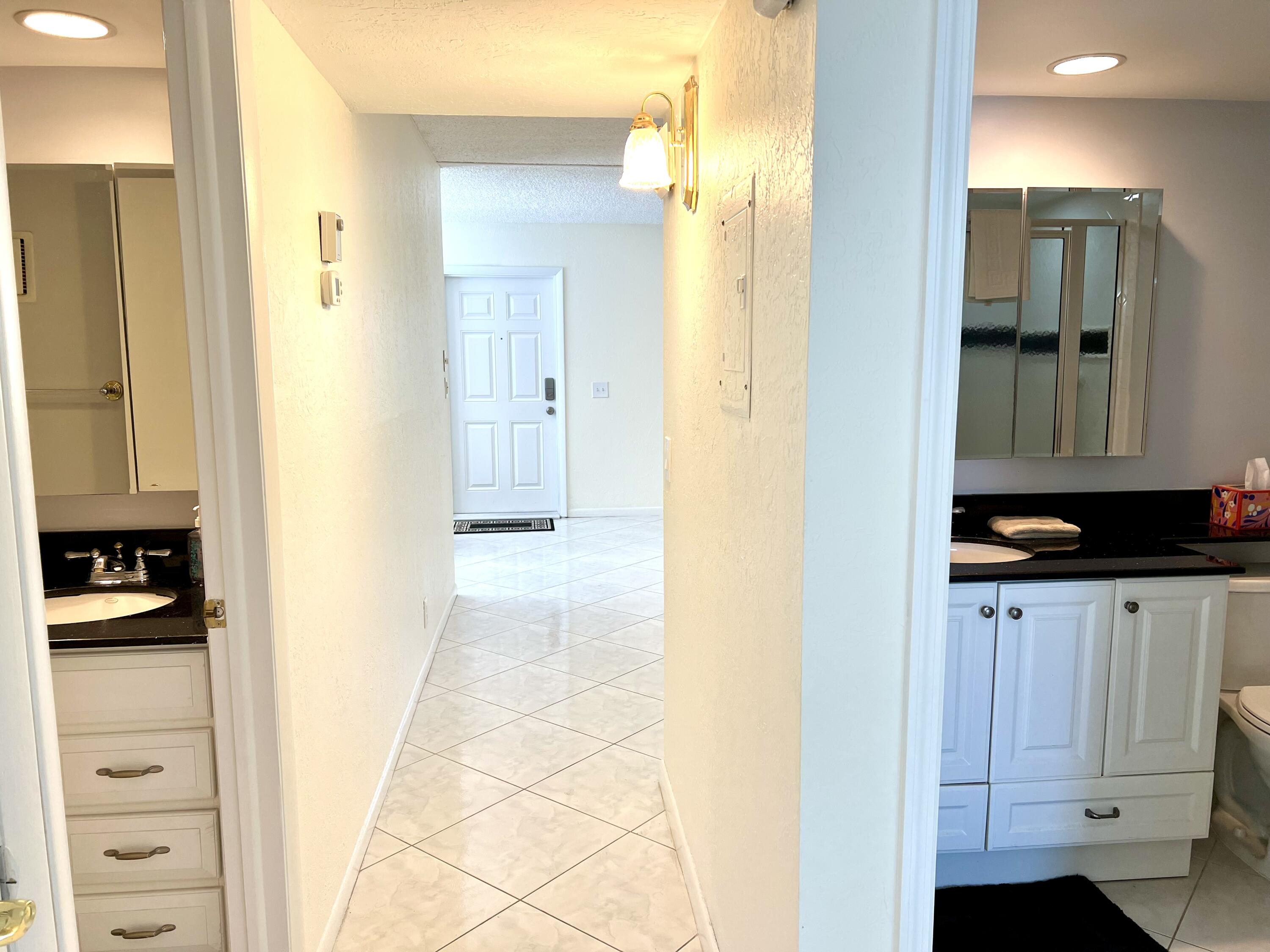 60 Normandy B Delray Beach, FL 33484 - Photo 15 of 48 Hallway