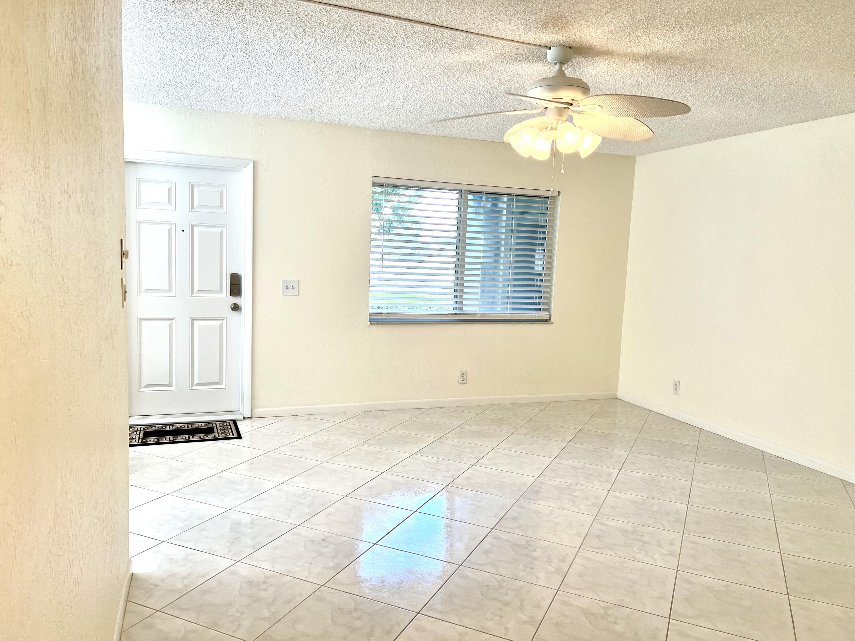 60 Normandy B Delray Beach, FL 33484 - Photo 5 of 48 Living Room