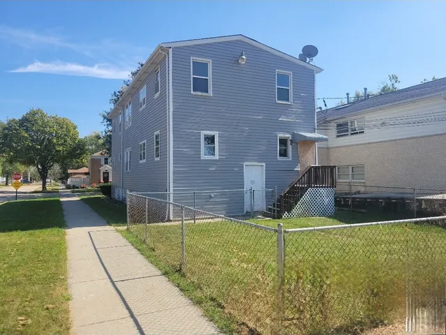 a view of a back yard of the house