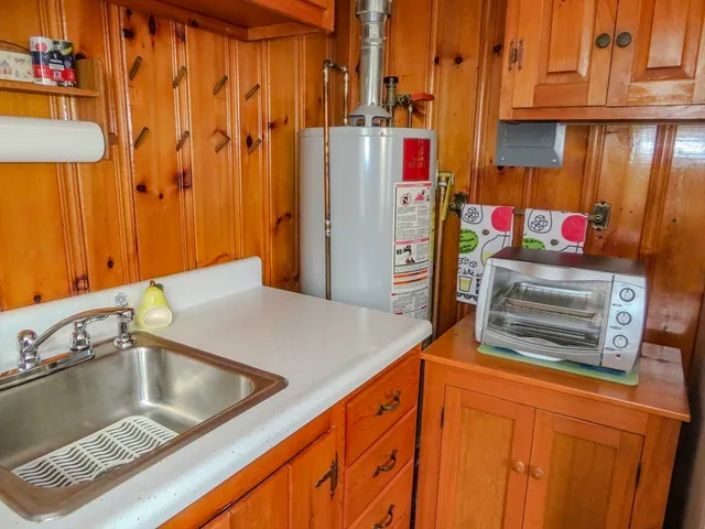 a view of utility room