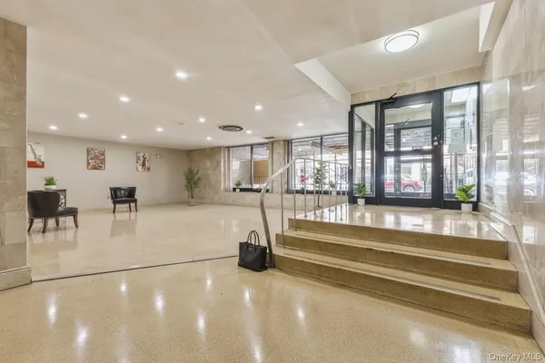 $359,000 | 99-10 60th Avenue, Unit 5D | South Corona