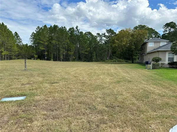 a view of outdoor space with garden view