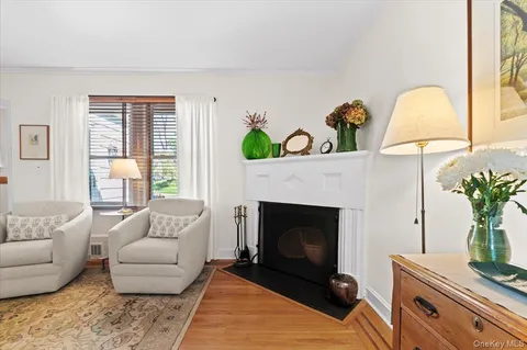 $925,000 | 5 Salem Way, Glen Head, NY 11545