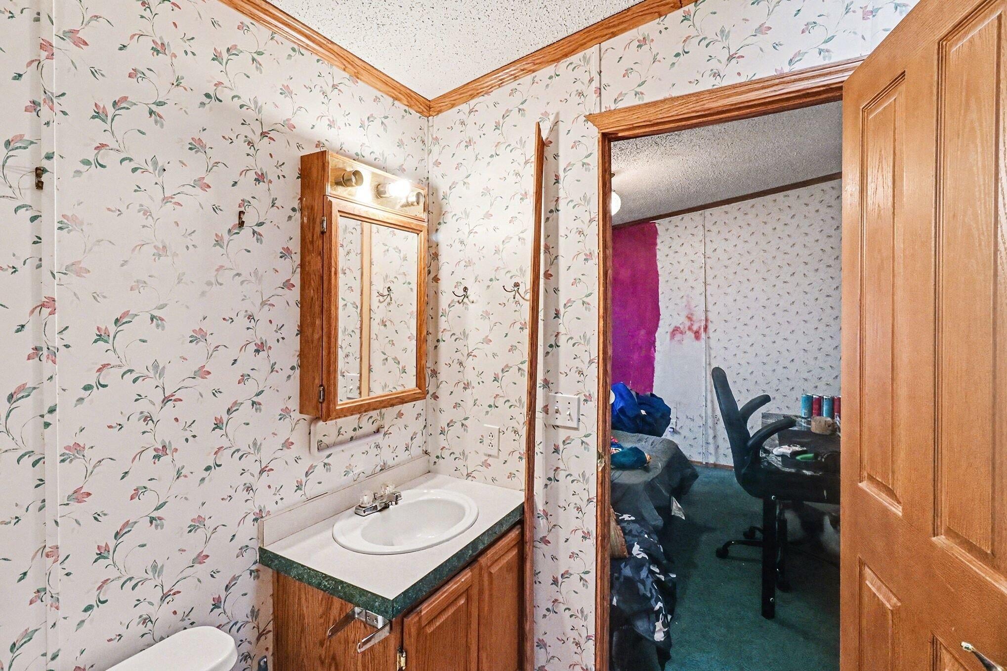 5941 North Red Oak Road Lewiston, MI 49756 - Photo 13 of 28 Bathroom