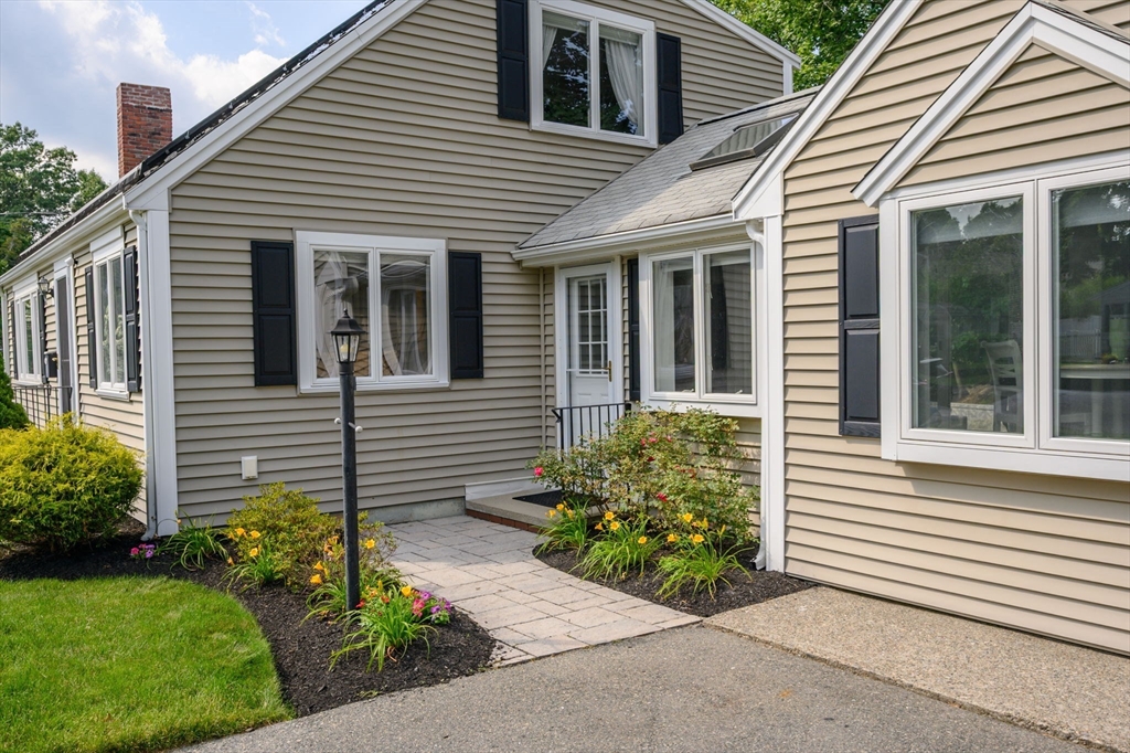 65 St Anne Road Weymouth, MA 02189 - Photo 3 of 35 Gallery Image 3