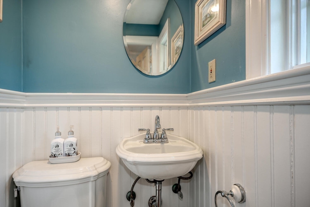 37 Canterbury Road Winchester, MA 01890 - Photo 14 of 35 Gallery Image 14