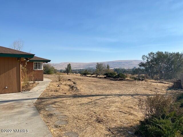 2807 Nelson Road Yakima, WA 98903 - Photo 3 of 11 a view of a dry yard with wooden fence