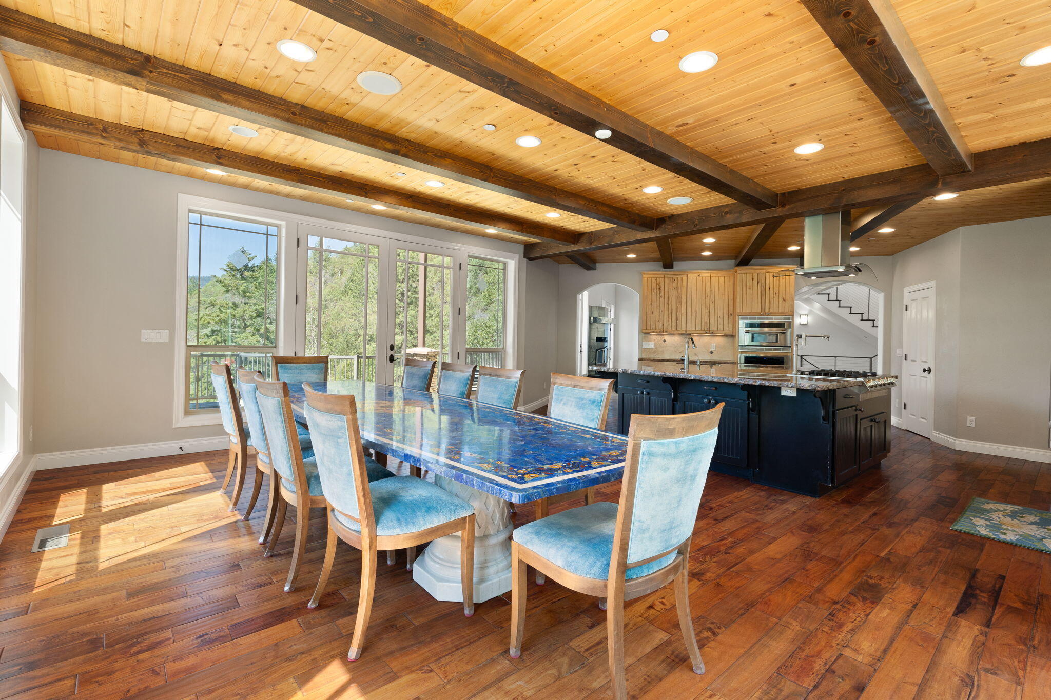 7304 North Applegate Road Grants Pass, OR 97527 - Photo 13 of 87 Spacious dining area in kitchen with doors out to deck