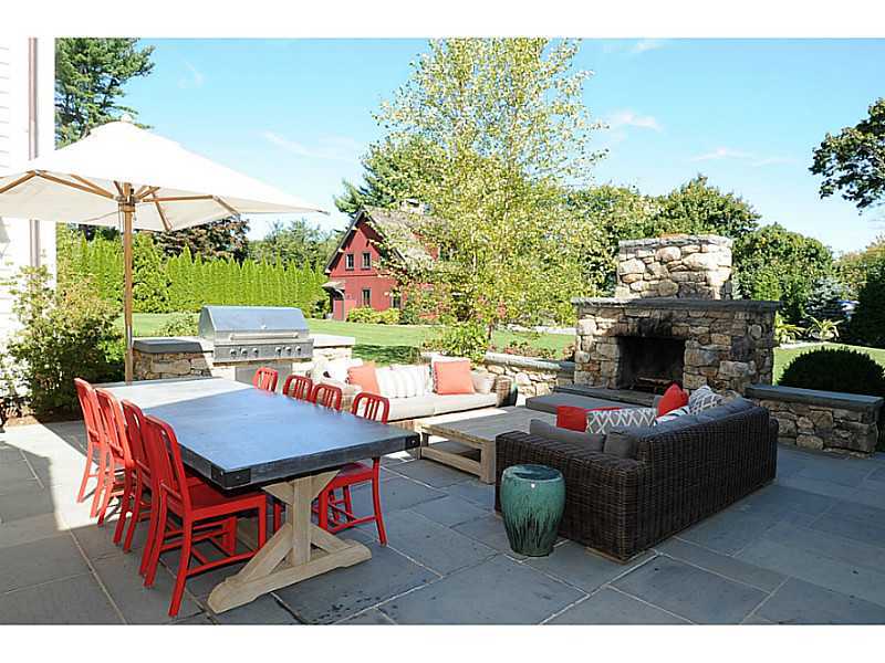 581 Sasco Hill Road Fairfield, CT 06824 - Photo 21 of 25 a backyard of a house with table and chairs