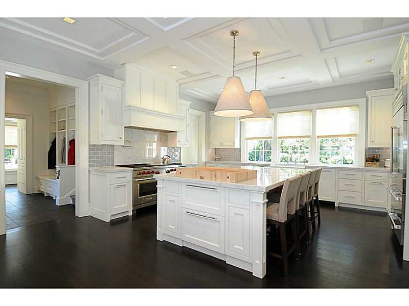 581 Sasco Hill Road Fairfield, CT 06824 - Photo 6 of 25 a kitchen with kitchen island a stove a refrigerator a center island with wooden floor