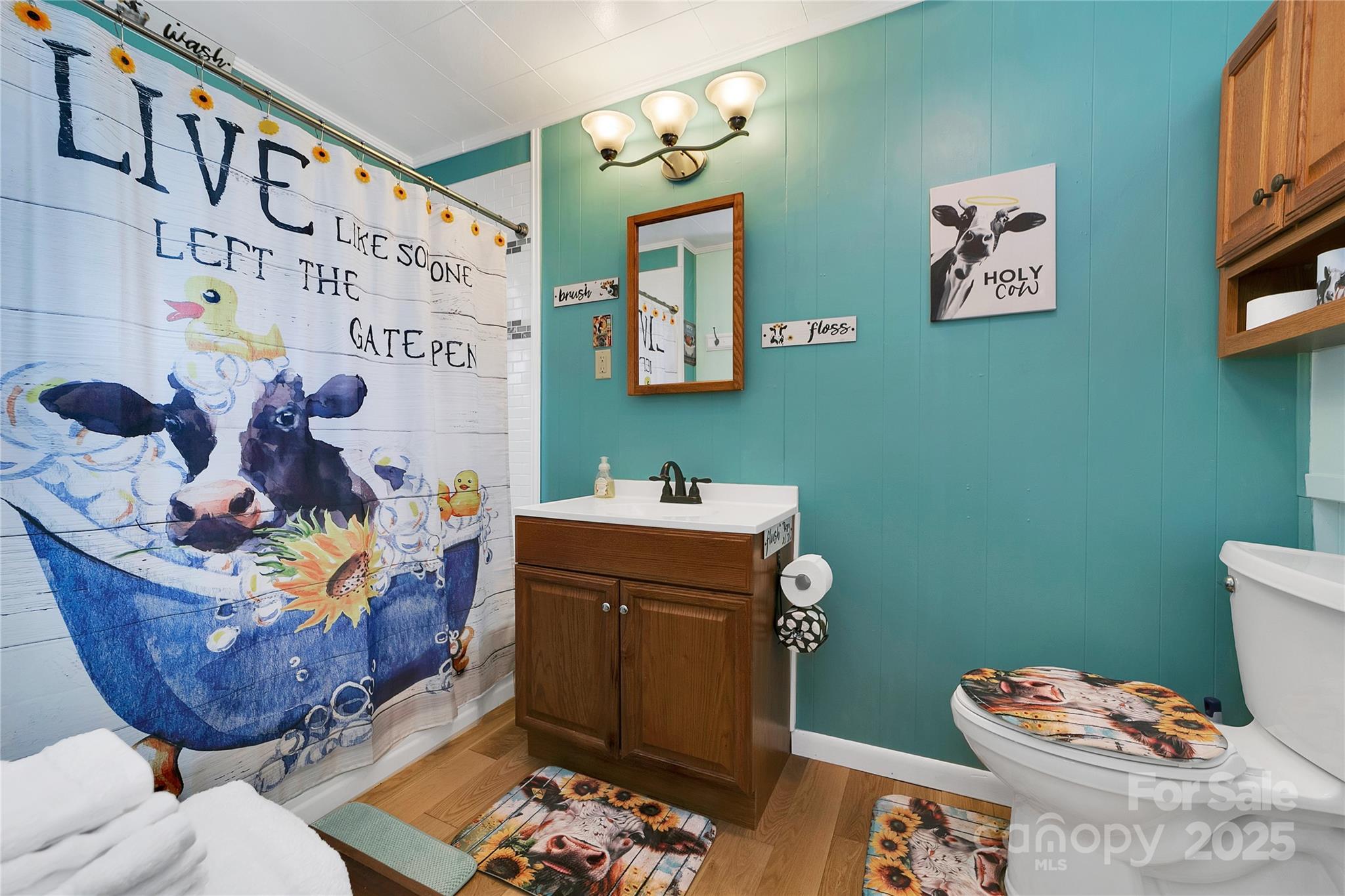 626 Fairview Loop Hot Springs, NC 28743 - Photo 28 of 44 a room with furniture and window