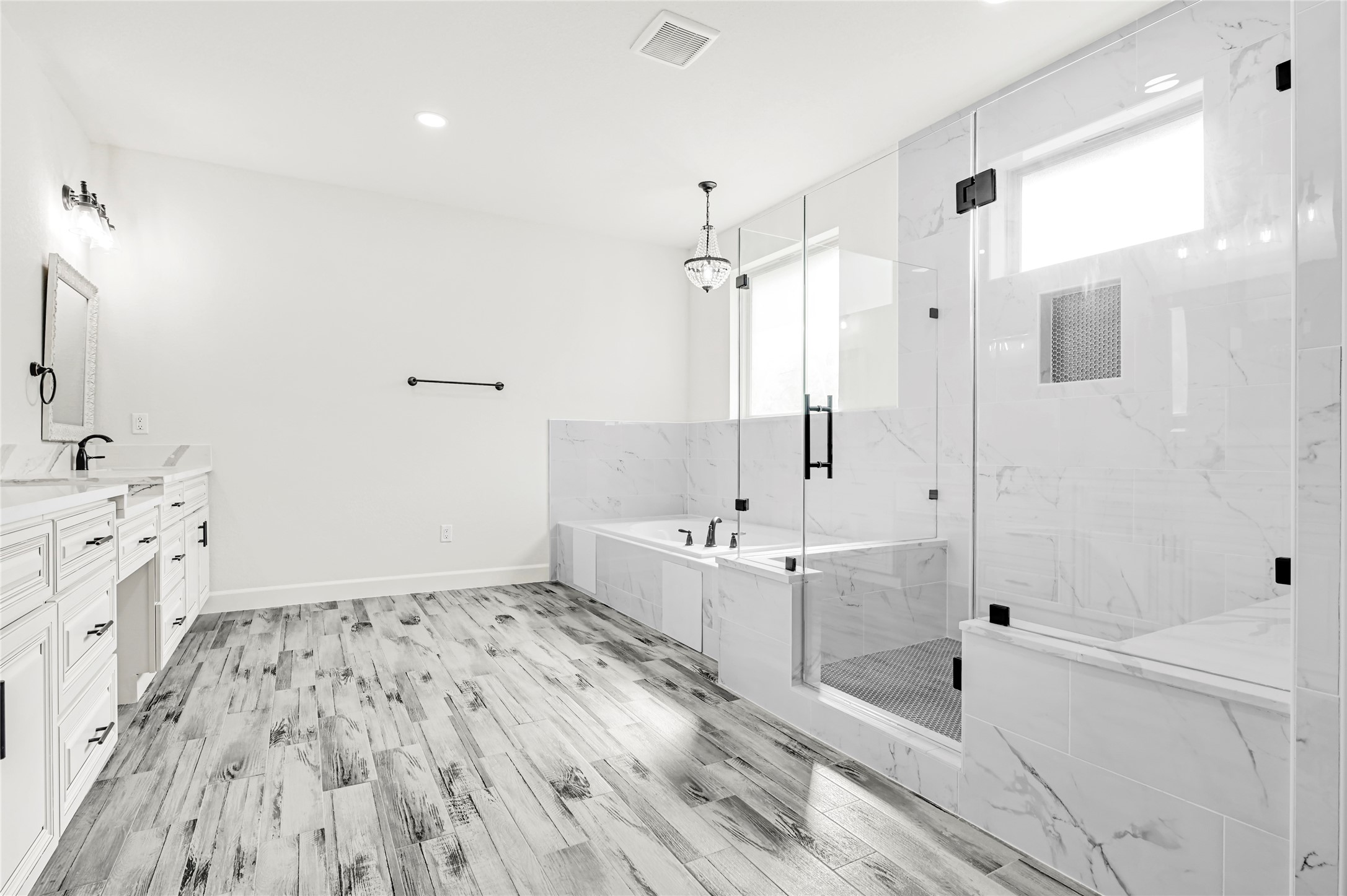 104 Inscription Lane Huntsville, TX 77340 - Photo 25 of 39 Master Bathroom