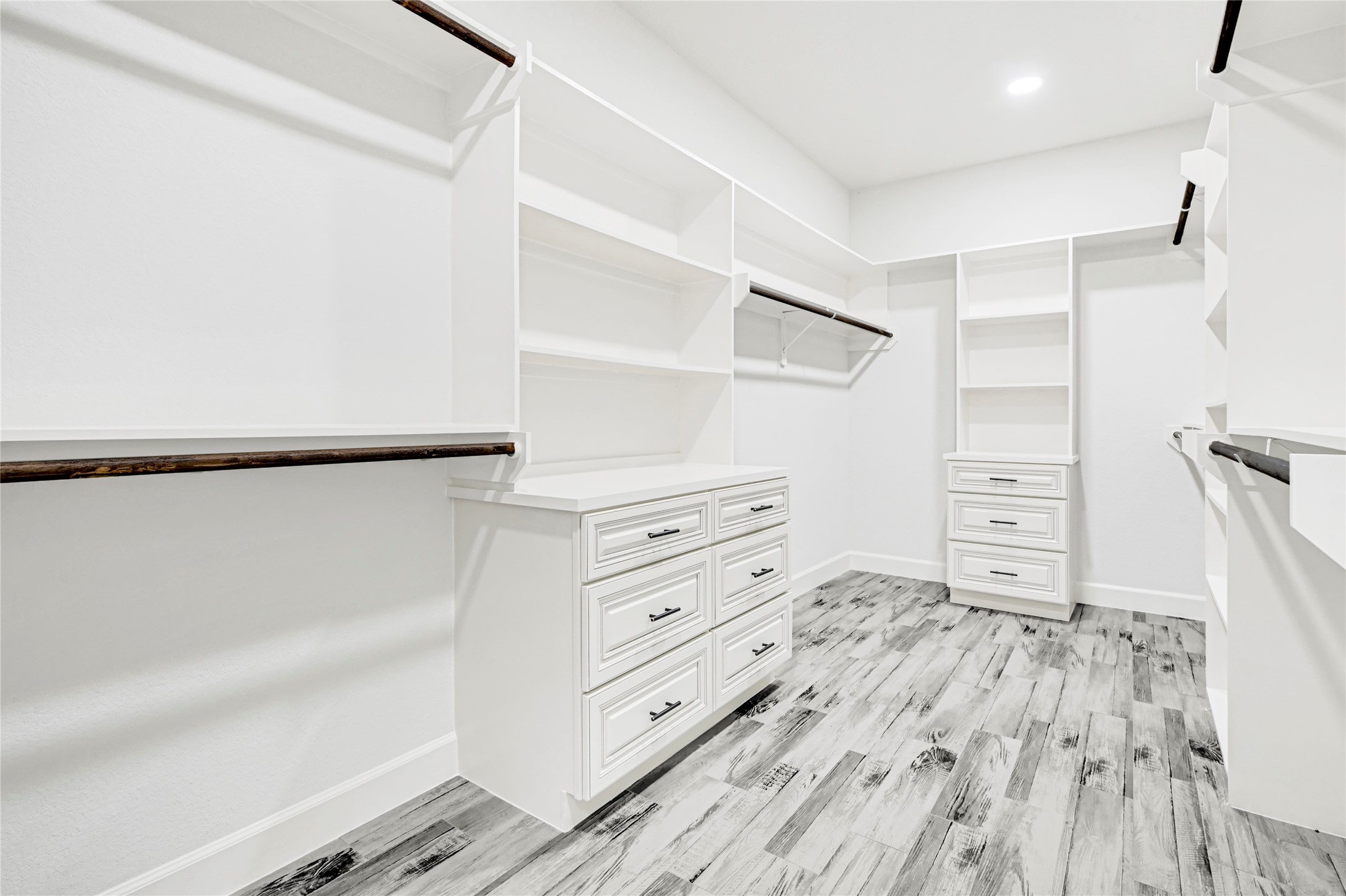 104 Inscription Lane Huntsville, TX 77340 - Photo 26 of 39 Master closet