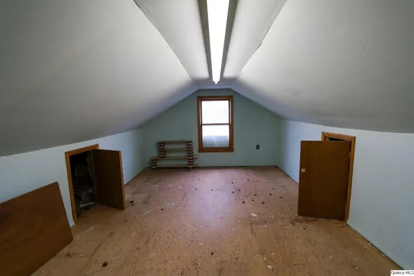 a view of room with an empty room