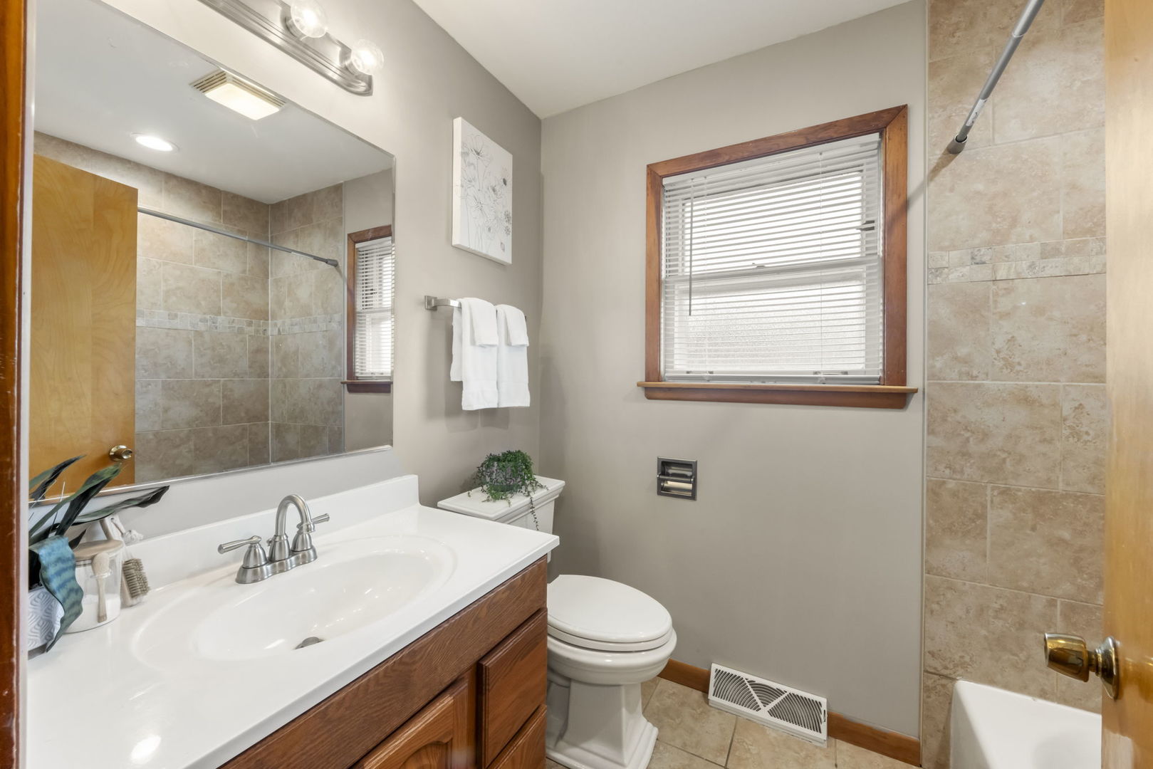 679 North West Road Lombard, IL 60148 - Photo 9 of 33