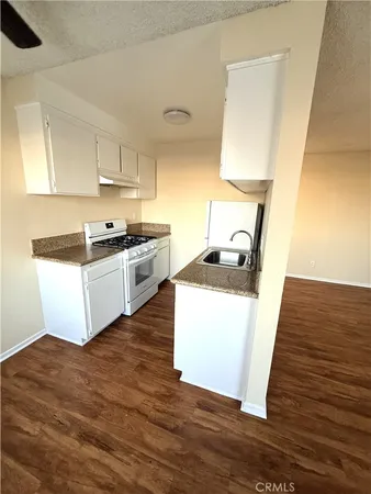 $1,795 | 4015 137th Street, Unit 110, Hawthorne, CA 90250