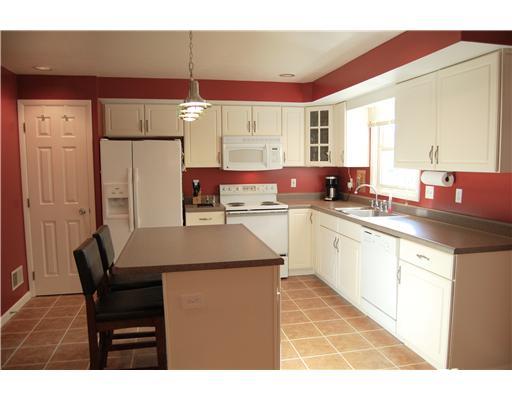 84 Firethorn Road Economy, PA 15005 - Photo 5 of 18 Kitchen. All appliances included!