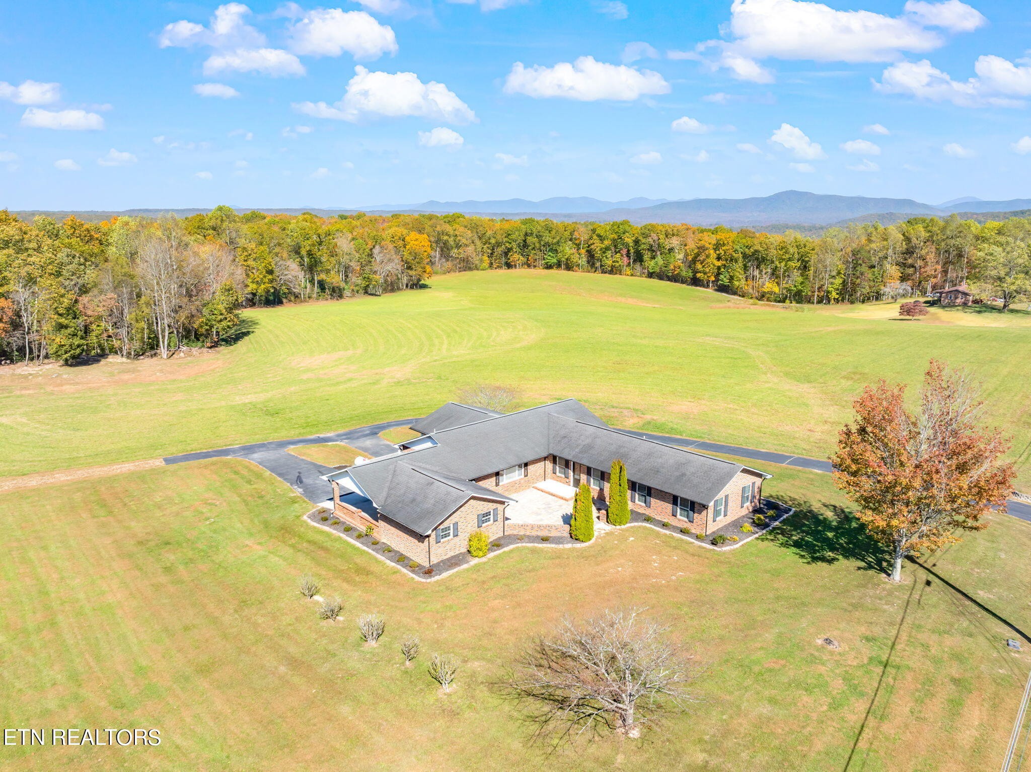 280 Blake Road Oakdale, TN 37829 - Photo 1 of 41 Gallery Image 1