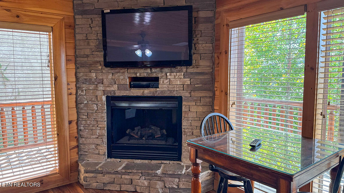 1352 Timberwolf Way Sevierville, TN 37876 - Photo 20 of 41 rental-cabin-25