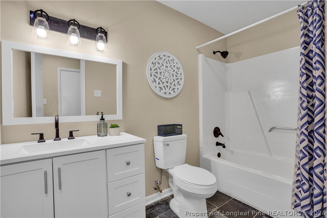 2540 Graham Road Fayetteville, NC 28304 - Photo 20 of 22 a bathroom with a toilet a sink and a bathtub