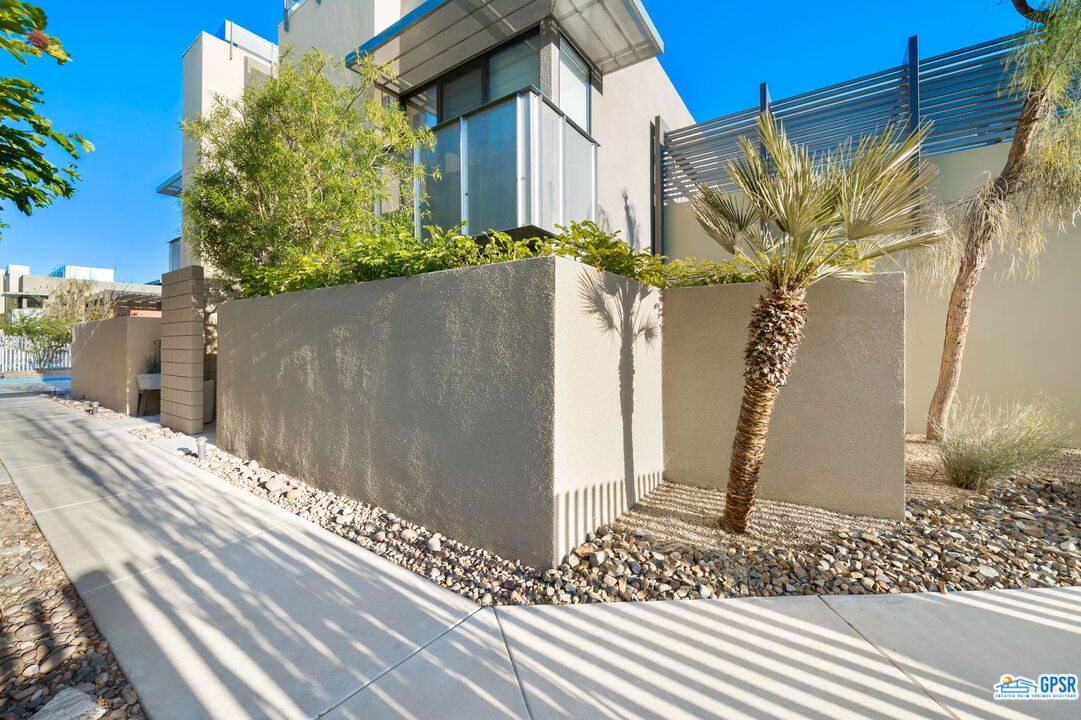 665 East Arenas Road Palm Springs, CA 92262 - Photo 33 of 40 a view of a house with a street