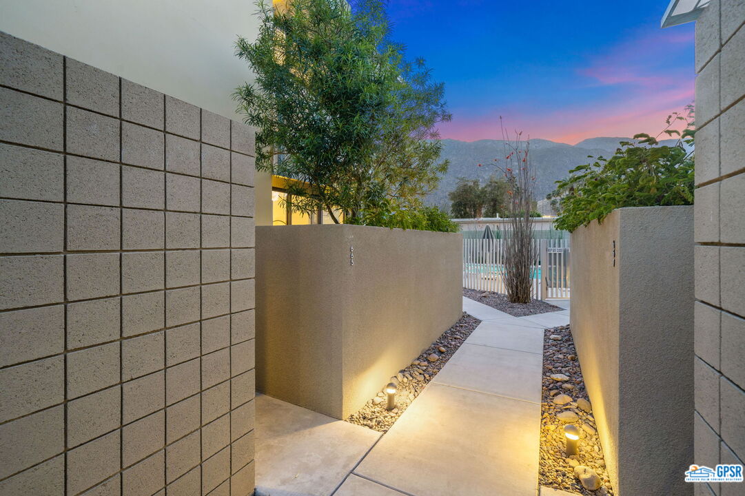665 East Arenas Road Palm Springs, CA 92262 - Photo 4 of 40