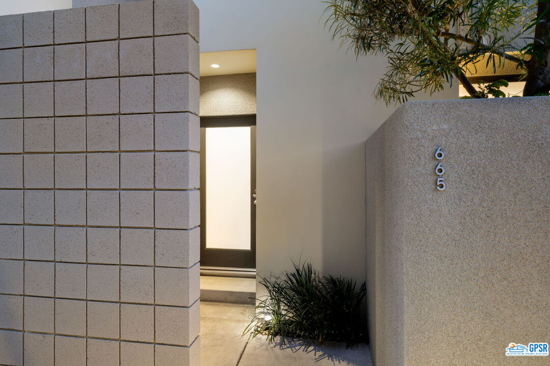 665 East Arenas Road Palm Springs, CA 92262 - Photo 5 of 40