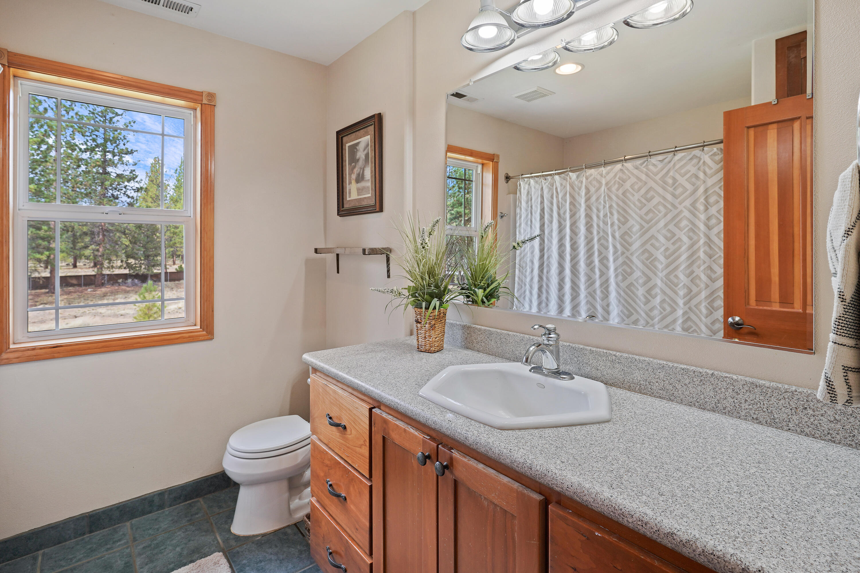 19754 Foster Road Bend, OR 97702 - Photo 39 of 58 Guest bathroom