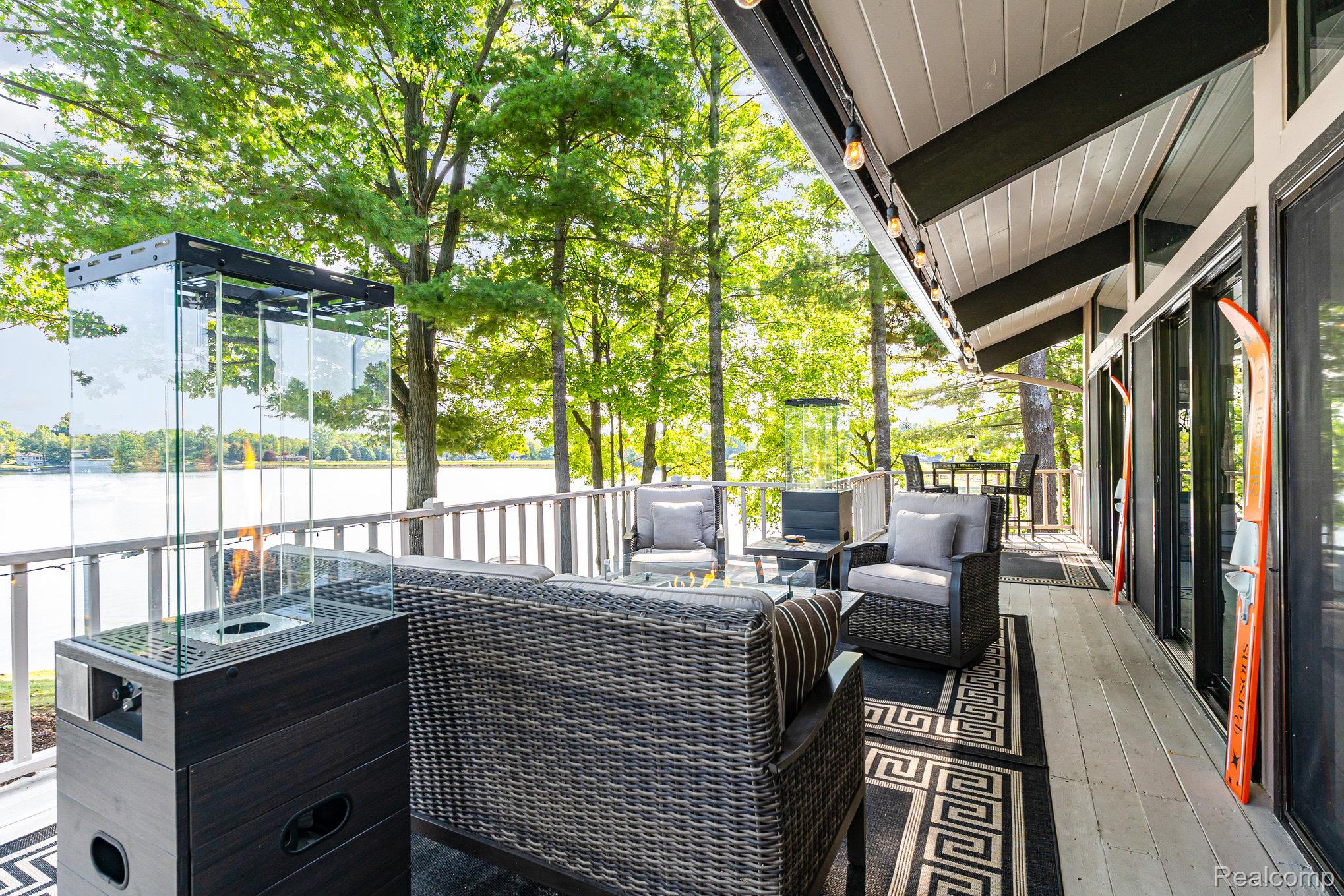 2380 Islanders Way Gladwin, MI 48624 - Photo 45 of 48 Deck with an outdoor living space