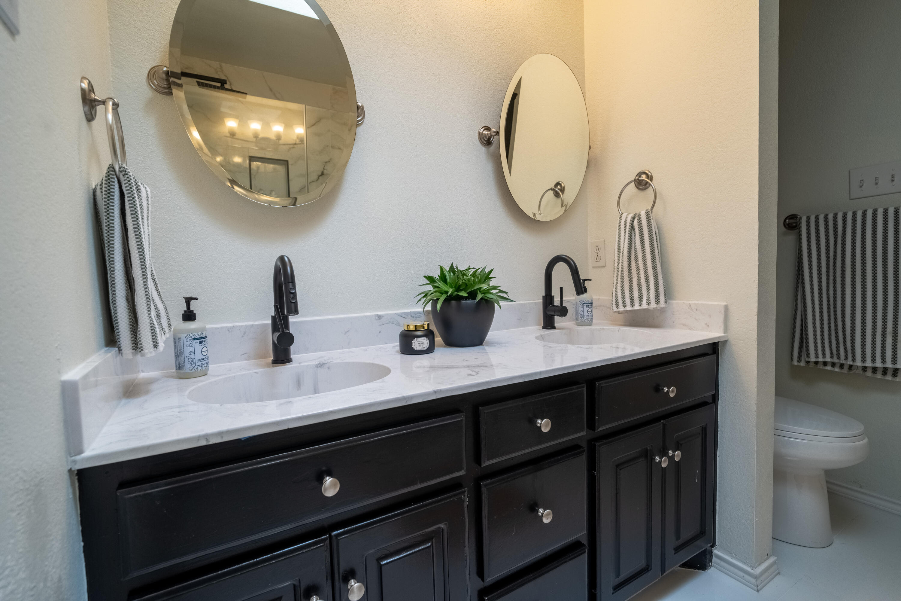 603 15th Street Shallowater, TX 79363 - Photo 7 of 18 a bathroom with a double vanity sink and a mirror