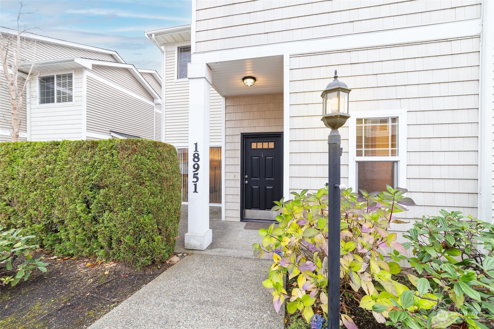 18951 108th Lane Southeast Renton, WA 98055 - Photo 2 of 16 Gallery Image 2