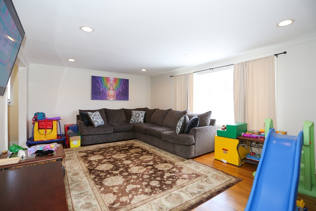 29 Pierce Street Hudson, MA 01749 - Photo 3 of 16 Gallery Image 3