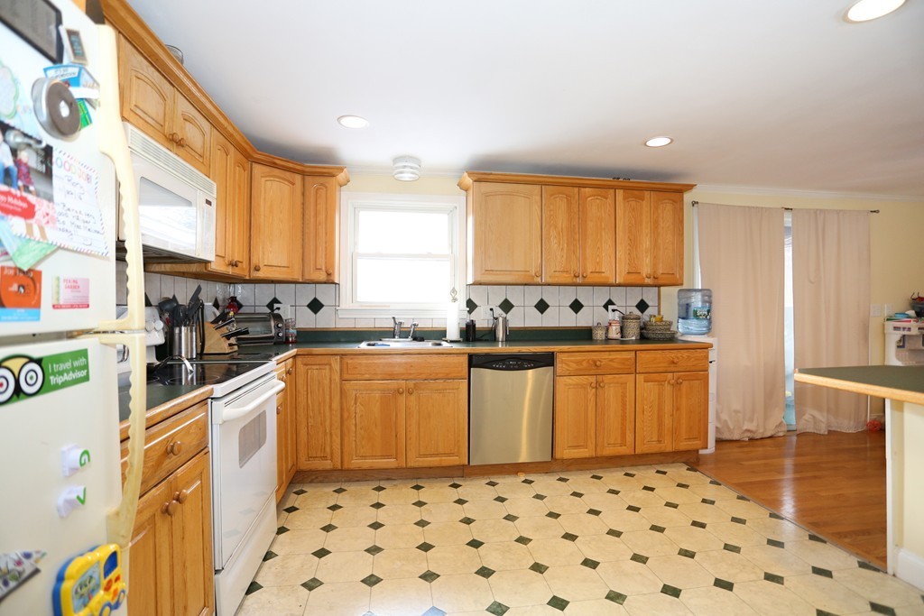 29 Pierce Street Hudson, MA 01749 - Photo 4 of 16 Gallery Image 4