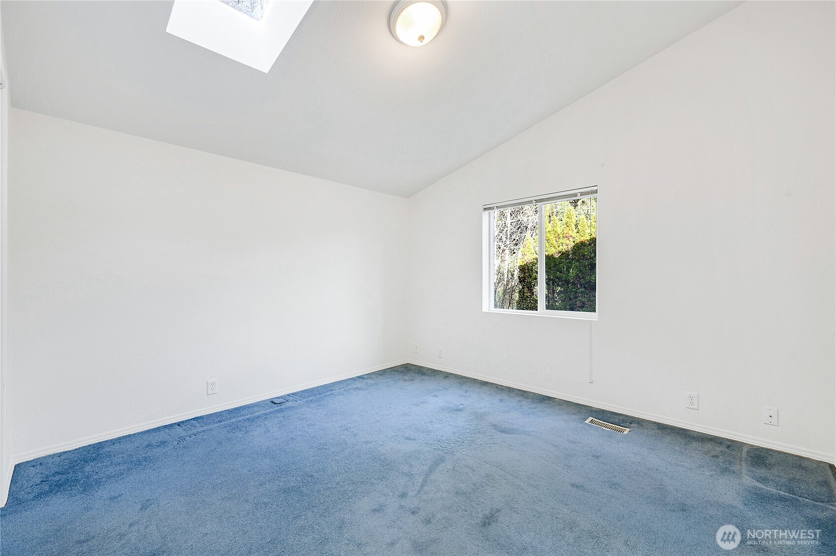 2399 Highland Loop Port Townsend, WA 98368 - Photo 20 of 31 an empty room with windows