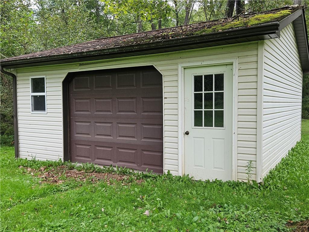 1 car detached garage