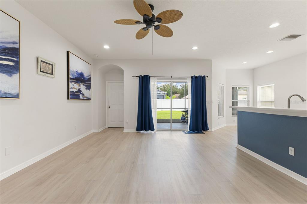 1005 Crystal Carbon Way Valrico, FL 33594 - Photo 3 of 42