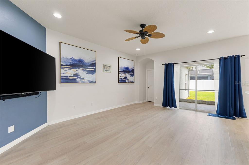 1005 Crystal Carbon Way Valrico, FL 33594 - Photo 4 of 42