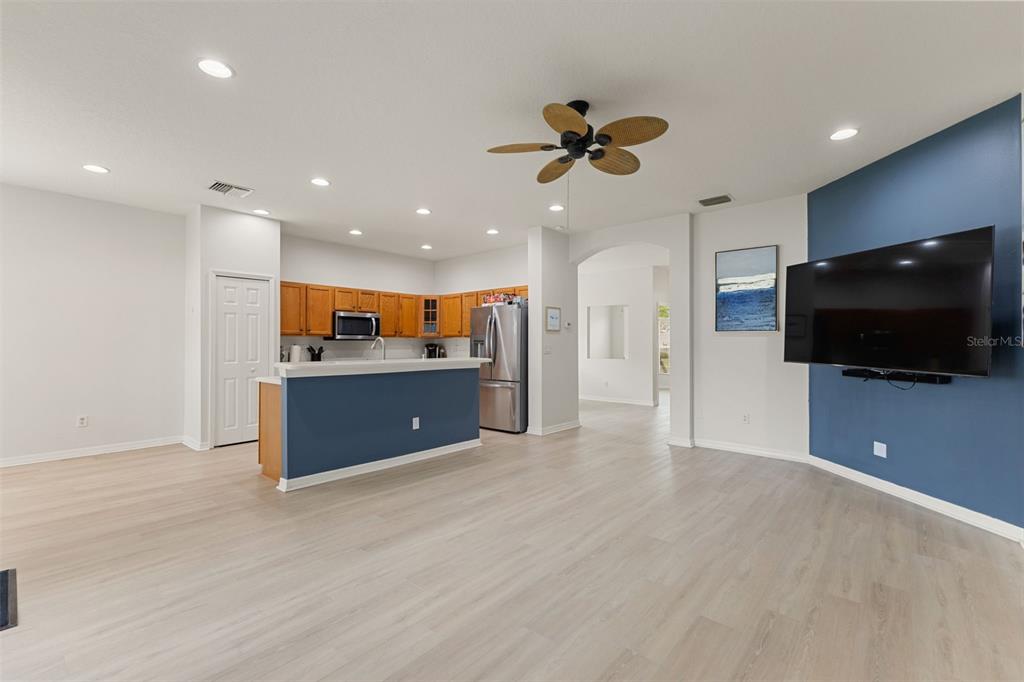 1005 Crystal Carbon Way Valrico, FL 33594 - Photo 6 of 42