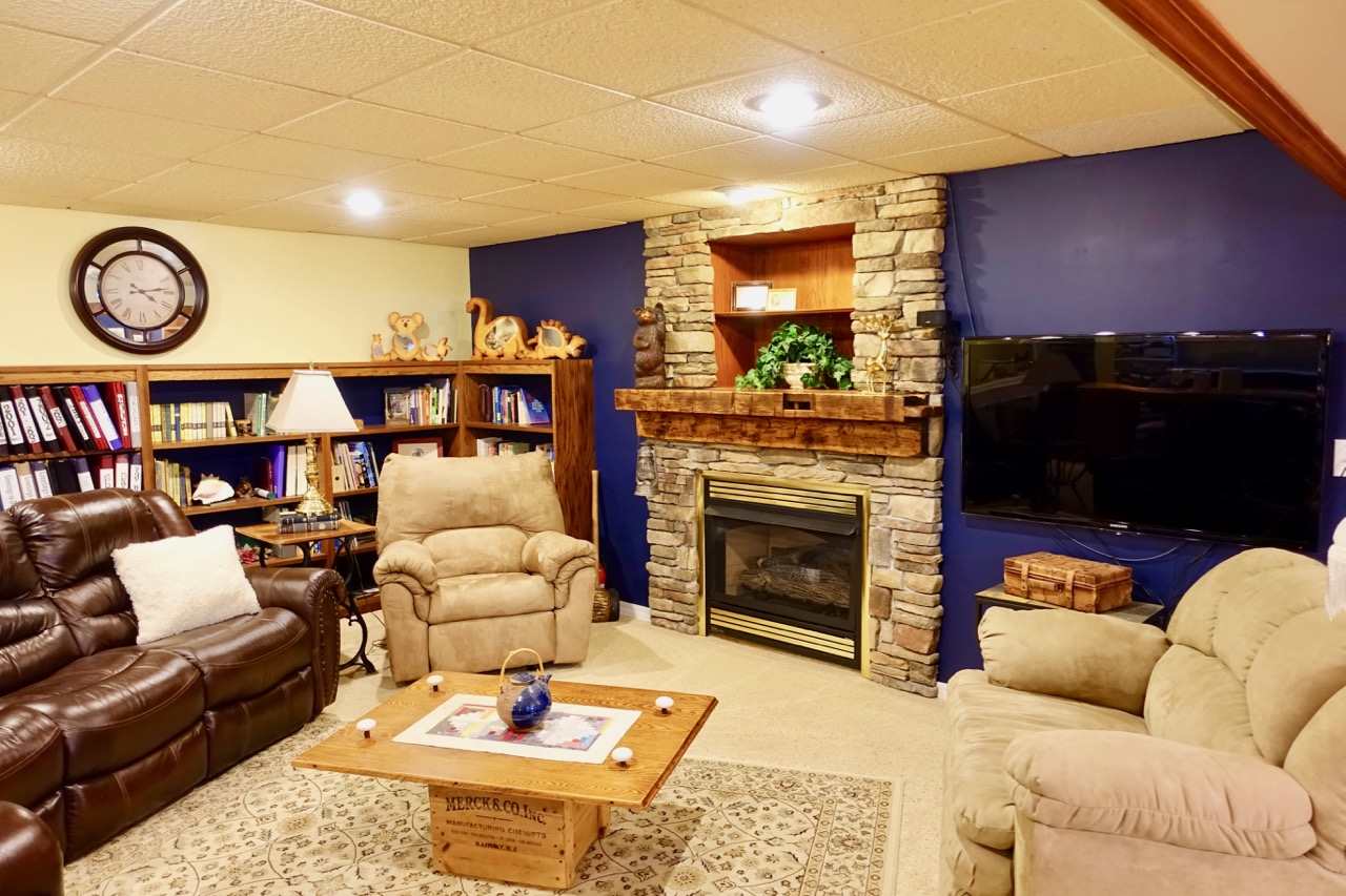 405 South Buckingham Road Yorktown, IN 47396 - Photo 8 of 36 Gallery Image 8