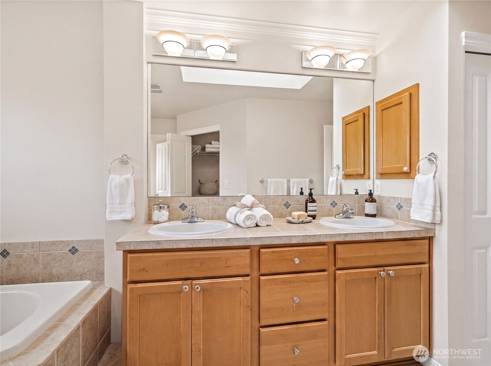 4610 Northeast 1st Court Renton, WA 98059 - Photo 20 of 29