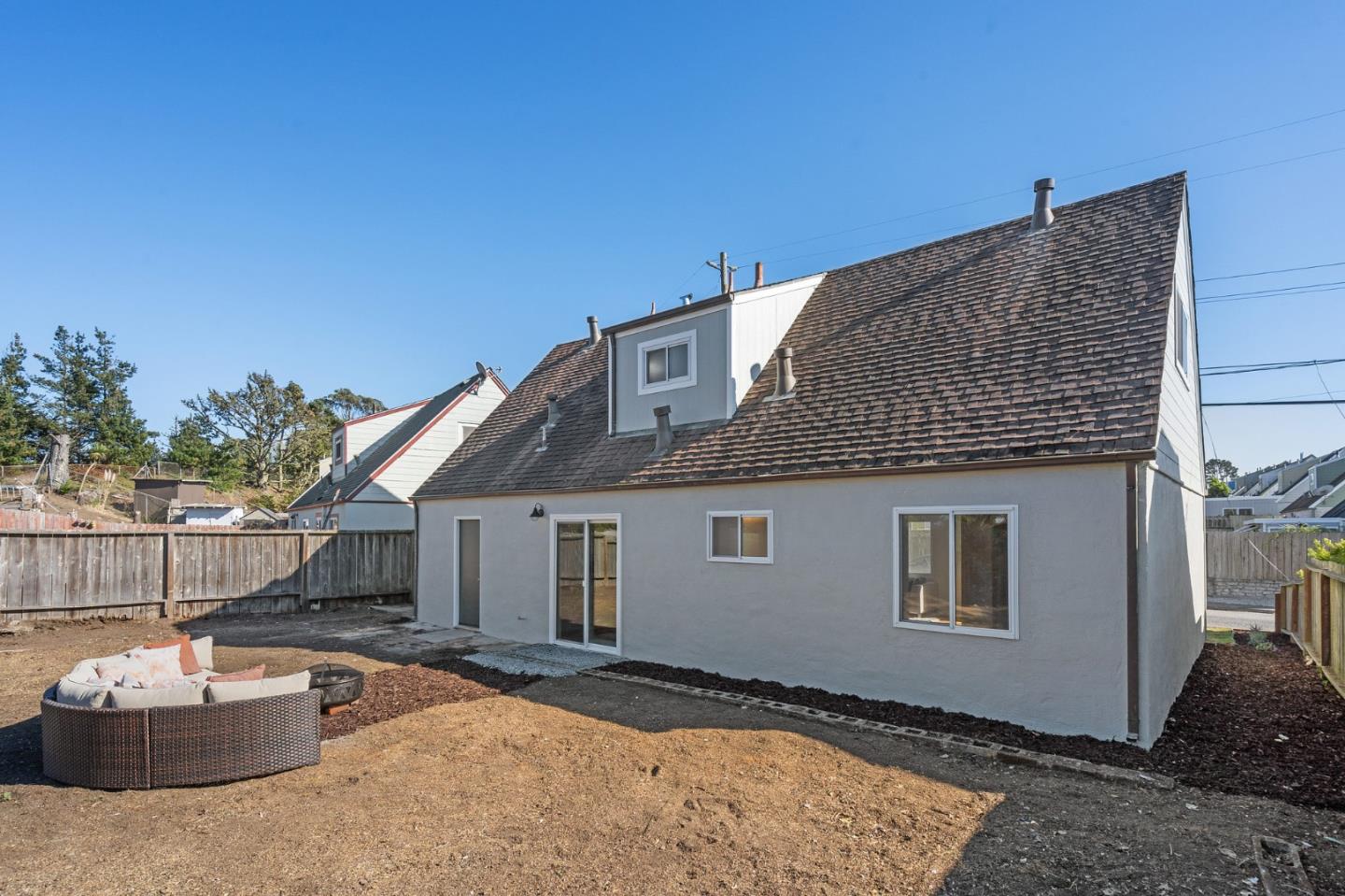 390 Heathcliff Drive Pacifica, CA 94044 - Photo 43 of 43 a front view of house with a garden