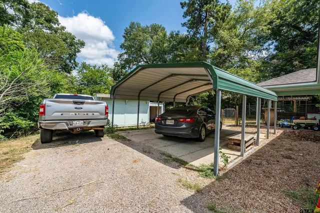 a view of a car in front of house