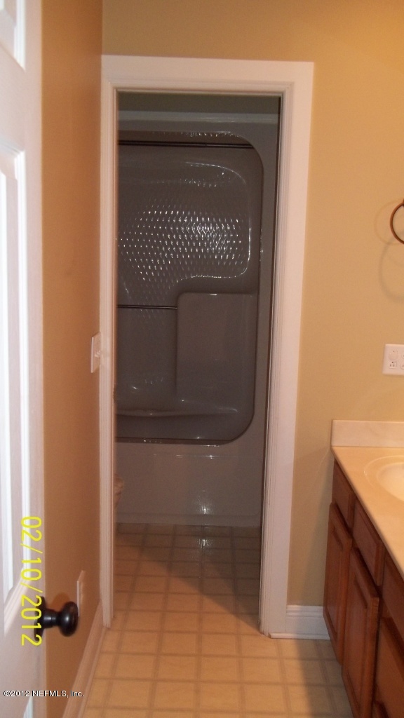 6087 Wells Road Macclenny, FL 32063 - Photo 33 of 38 Hall bath