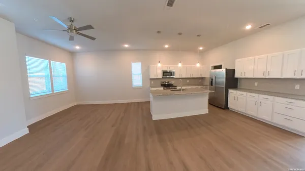 $2,125 | 330 East Carson Street, Unit 1101, San Antonio, TX 78208