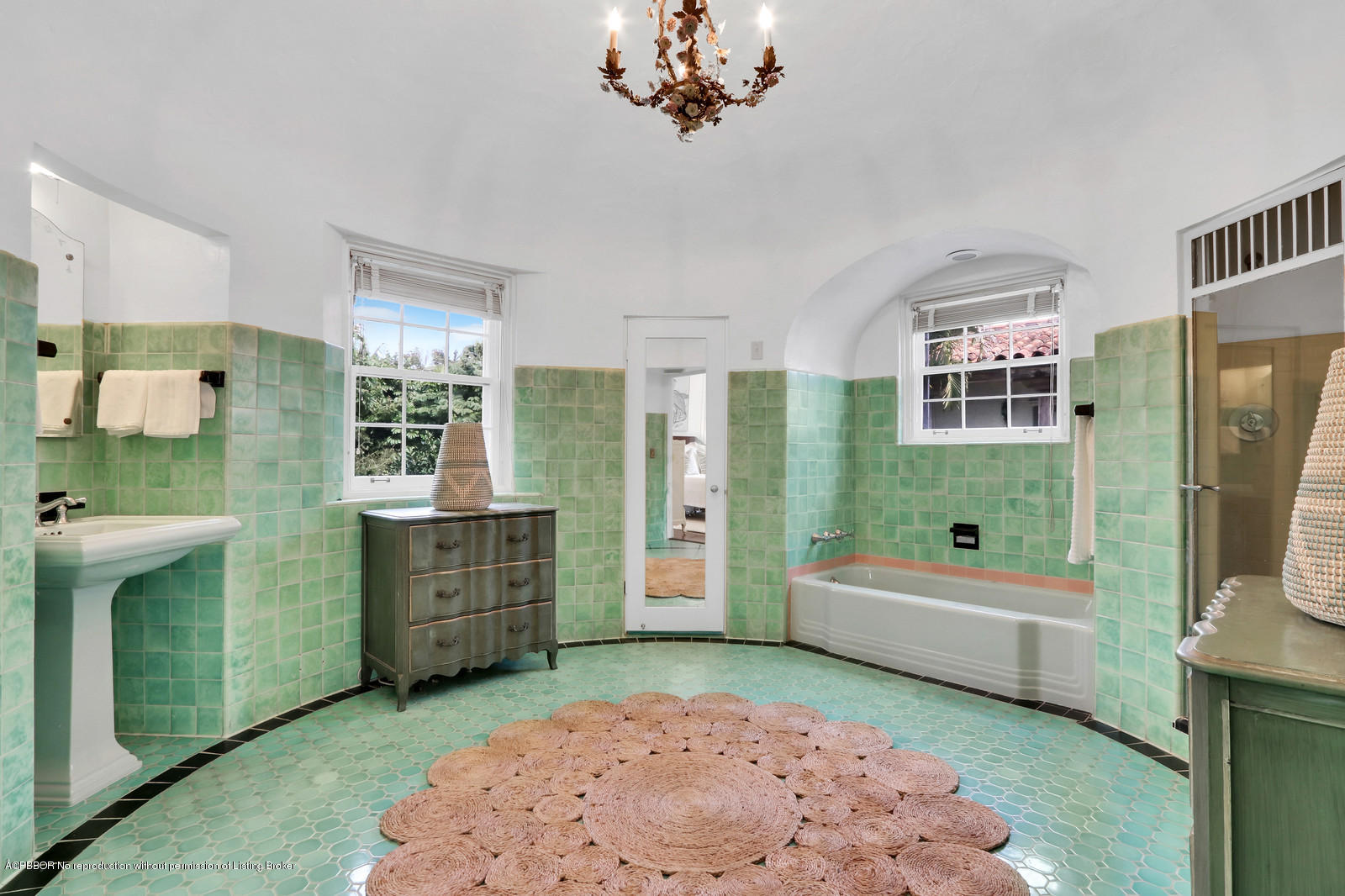 271 El Vedado Road Palm Beach, FL 33480 - Photo 21 of 32 a spacious bathroom with a tub sink and mirror