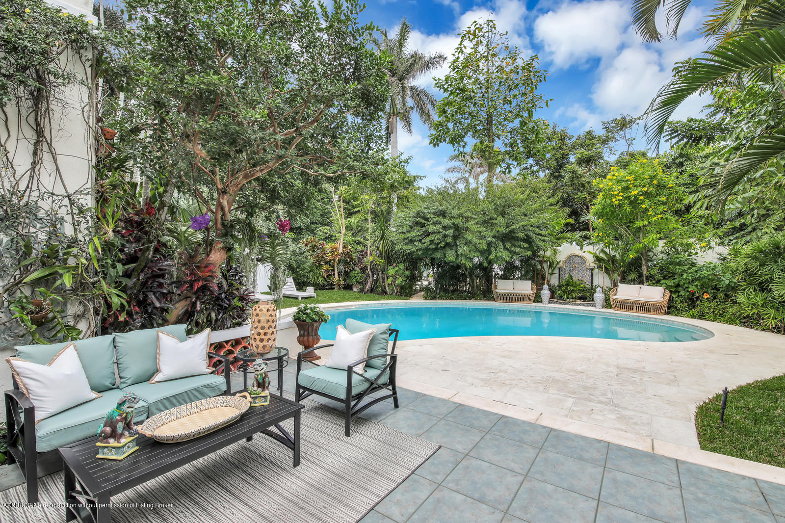 271 El Vedado Road Palm Beach, FL 33480 - Photo 29 of 32 a view of a backyard with sitting area