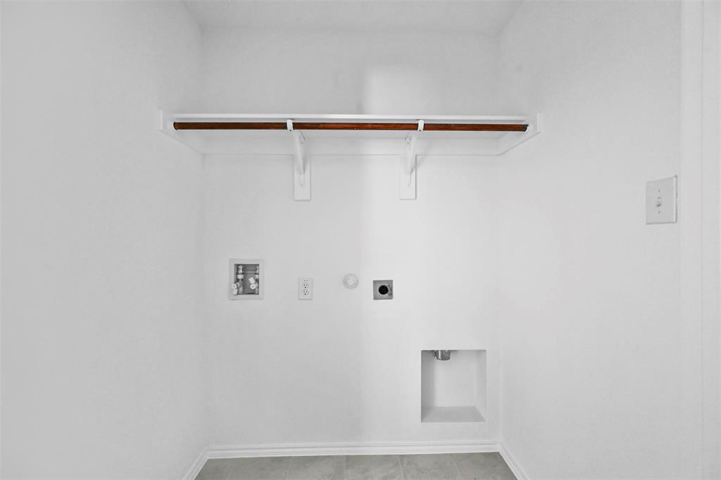 1737 Overall Lane Dallas, TX 75253 - Photo 7 of 21 a close up view of racks on the wall