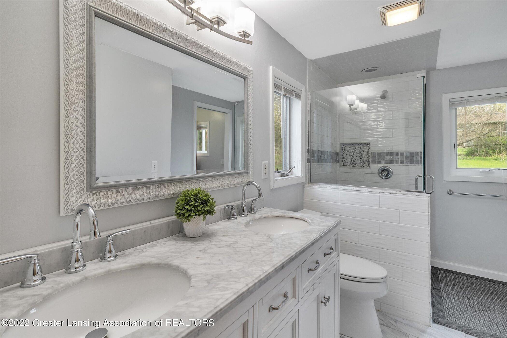 3400 Tecumseh River Road Lansing, MI 48906 - Photo 21 of 37 Full bathroom 2