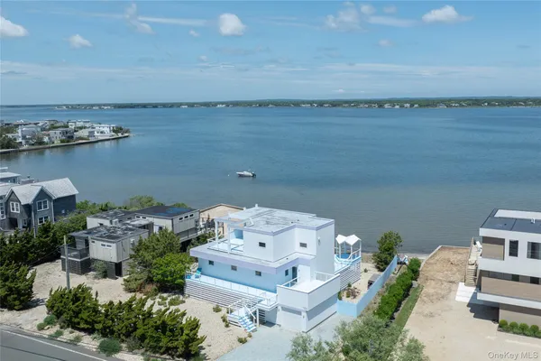 $4,500,000 | 398 Dune Road, Westhampton Beach, NY 11978
